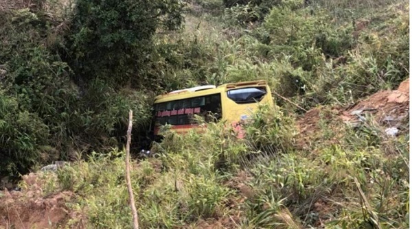 Vụ lật xe ở đèo Lò Xo: Xe