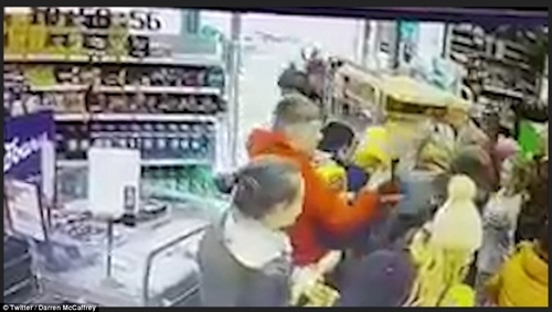 Ireland: Người dân đổ xô đi mua thực phẩm dự trữ vì sợ 