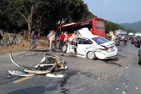 Nghệ An: Xe container tông cụ ông 60 tuổi trọng thương