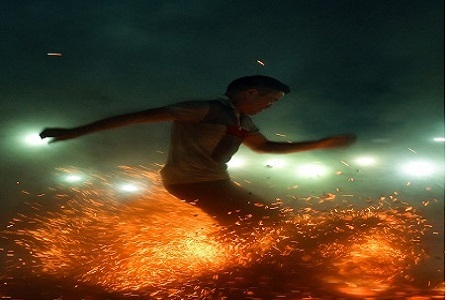 Sốc với chân trần nhảy múa trên đống lửa của người Pà Thẻn trong tiếng