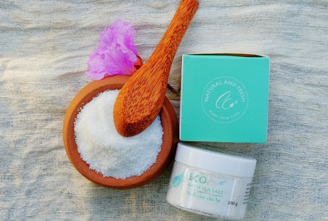 Trào lưu sử dụng muối tắm thảo dược cho bé: Bác sỹ nói gì?