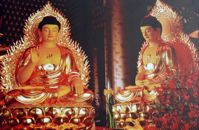 Xây tượng Phật dát 30kg vàng 24k ở miền Tây