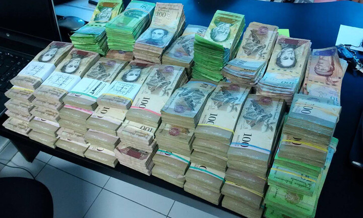 Dân Venezuela cân tiền thay vì đếm để tiết kiệm thời gian