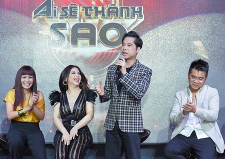 Clip: Ngọc Sơn sung sức, máu lửa trên sân khấu họp báo ở tuổi U50