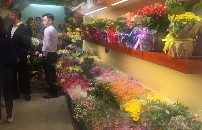 Hoa chậu làm quà tặng trong ngày 8/3 hút khách Hà thành