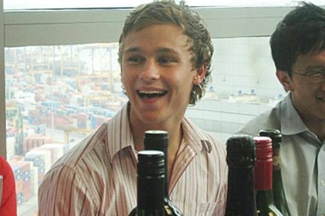 Nuốt sên sau lời thách thức, chàng trai gặp họa khủng khiếp