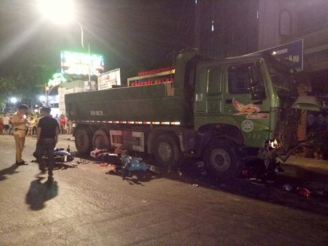 Bắt giam tài xế xe ben tông hàng loạt xe máy ở Sài Gòn khiến 1 người chết