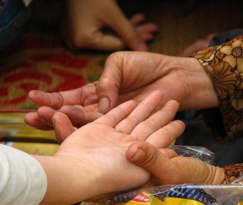 Cảnh báo nạn bói ra ma, quét nhà ra rác đầu năm khiến nhiều người tiền mất tật mang