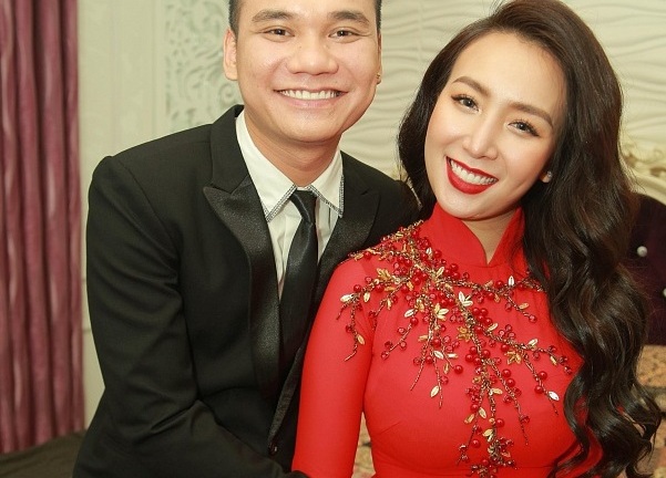 Khắc Việt và bạn gái xinh đẹp tổ chức lễ ăn hỏi