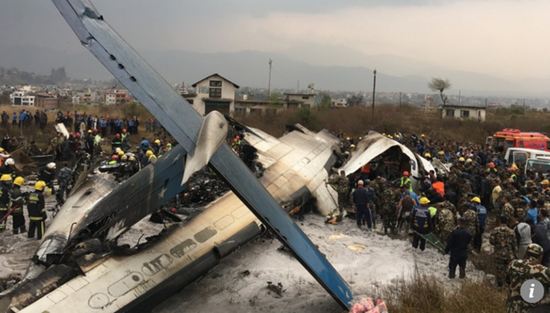 Máy bay chở 71 người bốc cháy kinh hoàng, ít nhất 39 người thiệt mạng