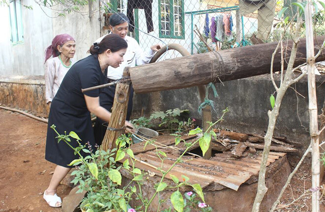 Giếng nước bốc khói, nóng tới 70 độ C