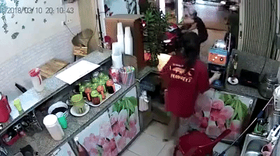 Clip: Cô gái trẻ 