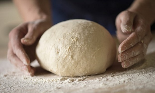 Thợ làm bánh Pháp bị phạt hơn 91 triệu vì quá chăm chỉ