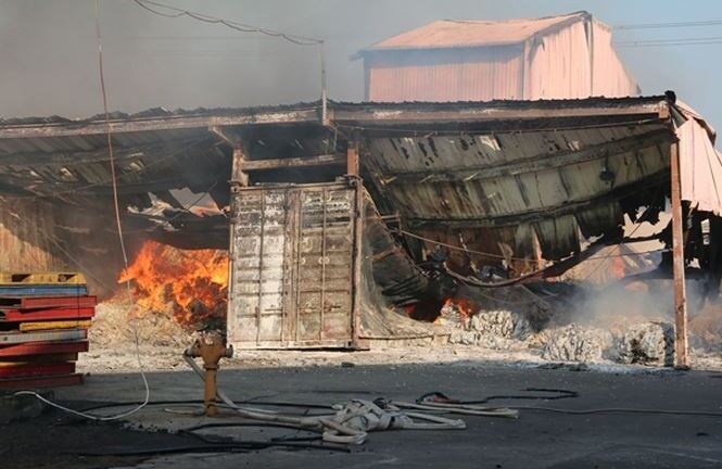 Cháy lớn tại khu công nghiệp Biên Hòa 2, hàng nghìn m2 nhà xưởng bị thiêu rụi