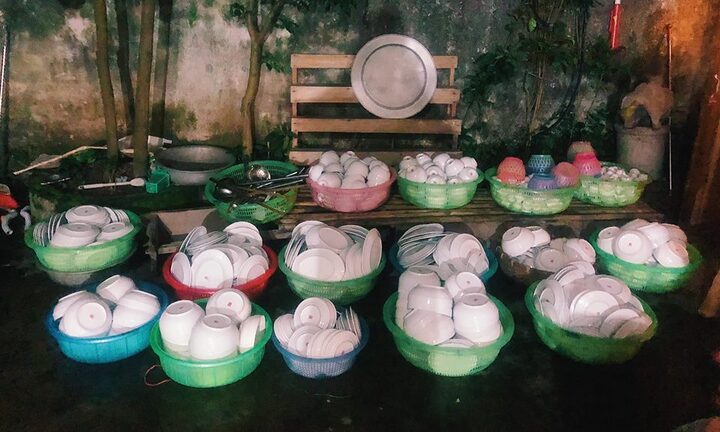 Chàng trai dành 4 giờ rửa bát cho bạn gái lý giải lý do cực đáng yêu