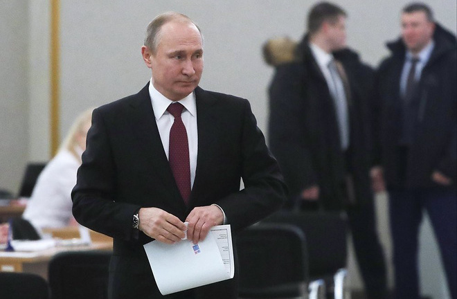 Đương kim Tổng thống Nga Vladimia Putin đi bầu cử