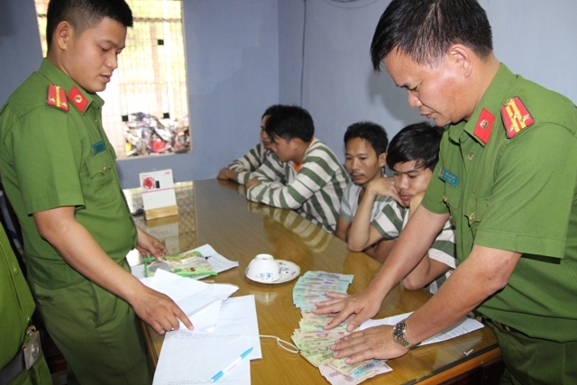 Đột kích sới xóc đĩa, nhiều 