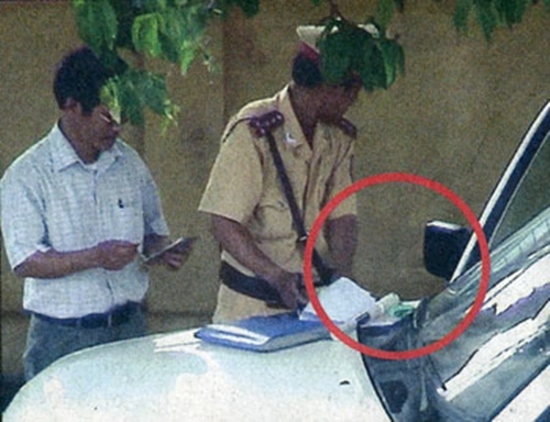 Tin mới nhất vụ CSGT Hà Nội nghi nhận tiền của người vi phạm