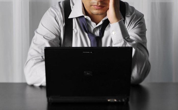 Seoul yêu cầu ngừng sử dụng máy tính vào ban đêm để ngăn chặn làm việc quá giờ