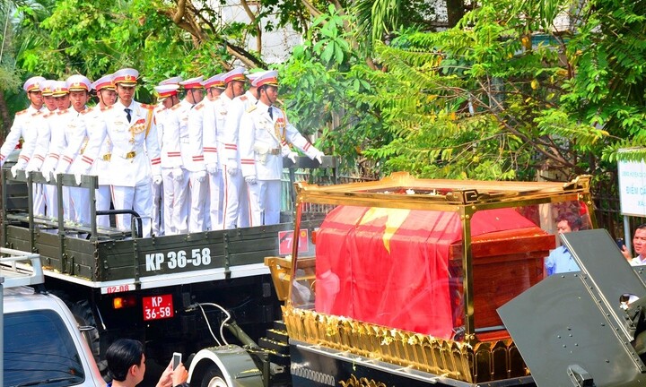 Cố Thủ tướng Phan Văn Khải về với đất mẹ trong niềm tiếc thương vô hạn