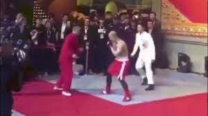 Người bị võ sĩ quyền anh một tay đánh bại là sư phụ của Đinh Hạo?