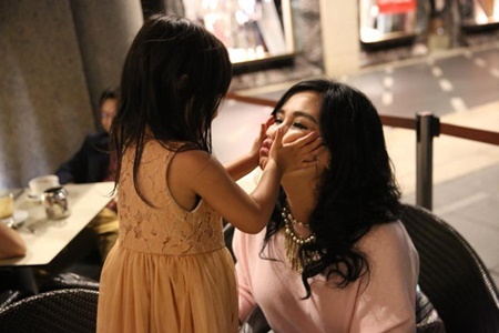 Biểu cảm đặc biệt của Diva Thanh Lam chỉ có khi ở bên cháu ngoại