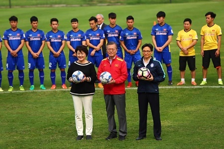 Tổng thống Hàn Quốc giao lưu với U23 Việt Nam