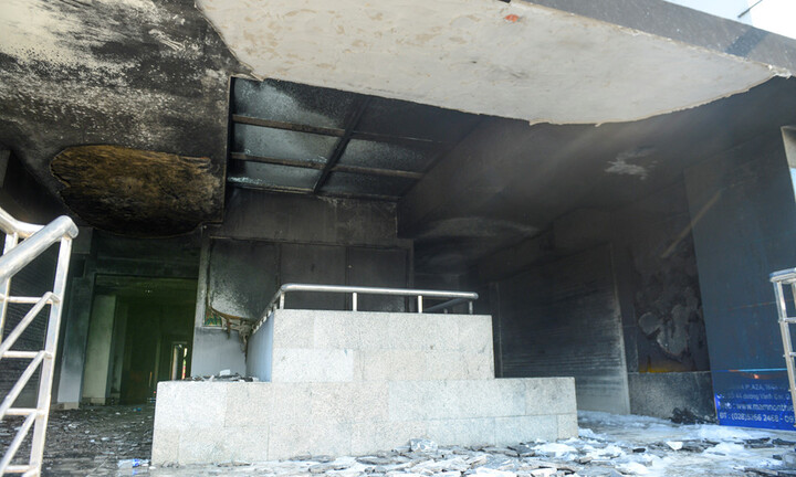 Hiện trường vụ cháy chung cư ở Sài Gòn, 13 người chết