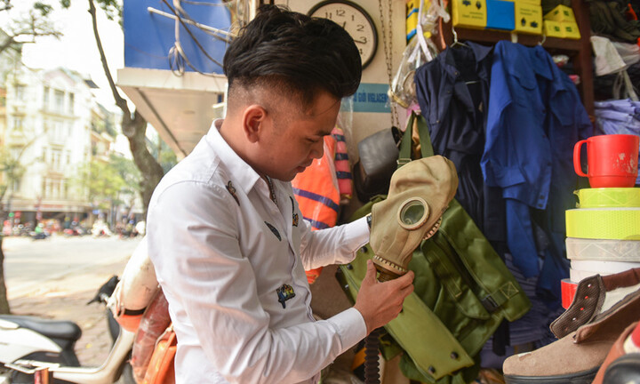 Sau vụ cháy chung cư Sài Gòn, dân Hà Nội đổ xô mua mặt nạ phòng khói độc