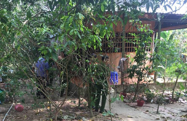 Vụ cạy cửa đâm chồng tử vong, vợ trọng thương: Nghi phạm là tình cũ của vợ