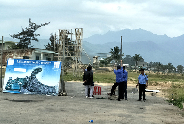 Đà Nẵng: Đơn vị rào đường xuống biển của dân nói gì?