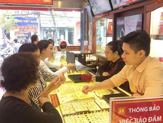 Giá vàng hôm nay 26/3/2018: Vàng SJC trụ vững mốc 37 triệu đồng