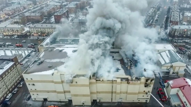 Vụ hỏa hoạn tại Trung tâm mua sắm Nga: Các lối thoát hiểm đã bị chặn lại