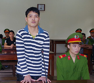 Tử hình gã thợ hồ dùng gạch sát hại bạn gái vì đòi 