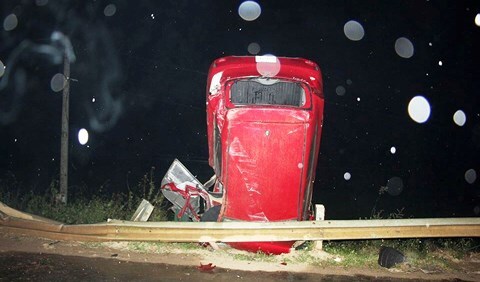 Ô tô đâm vào rào chắn, tài xế tử vong tại chỗ