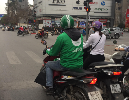 Uber bị thâu tóm: Tài xế nuối tiếc, đắn đo có nên tiếp tục hợp tác Grab