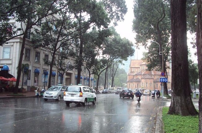 Dự báo thời tiết ngày 31/3: Nam Bộ mưa dông, miền Bắc đề phòng tố, lốc