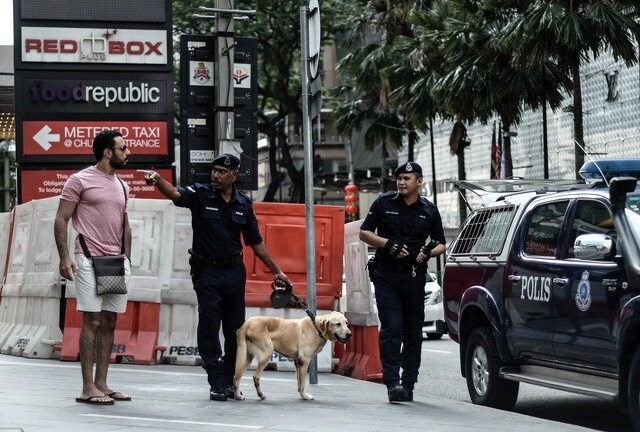 Một công dân Việt Nam tự gây thương tích tại Đại sứ quán Việt Nam ở Malaysia