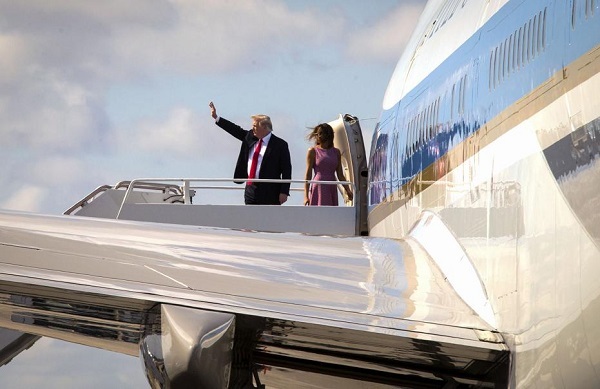 Nội các của ông Trump bị cáo buộc sử dụng công quỹ cho việc đi máy bay riêng