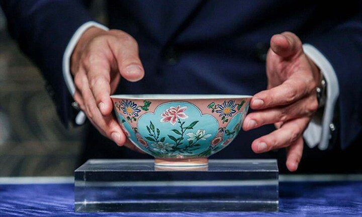 Cận cảnh chiếc bát sứ có giá 760 tỷ đồng
