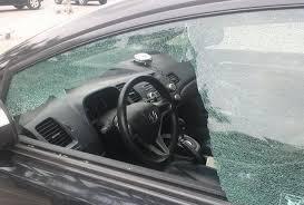 Va chạm giao thông, dùng súng hơi đuổi theo bắn vỡ kính ô tô