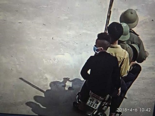 4 “đầu gấu” vào trường đánh dằn mặt một nam sinh lớp 9