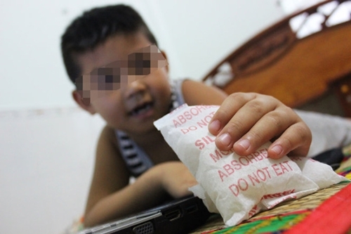 Gói hút ẩm trong nhà: Hiểm họa có thể gây chết người