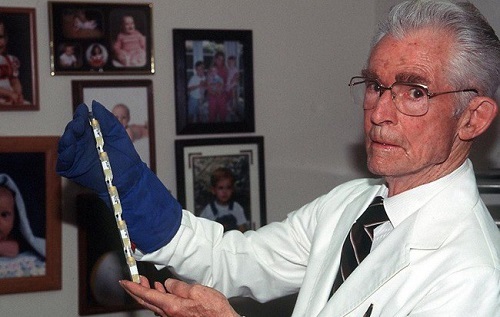 Số phận của hơn 200 đứa trẻ sinh ra từ 