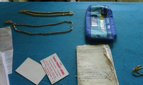 Nhân viên nhà hỏa táng trả 2 lượng vàng cho người đánh rơi