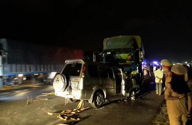 Ôtô 7 chỗ đâm trực diện xe tải, Trưởng công an thị trấn tử vong