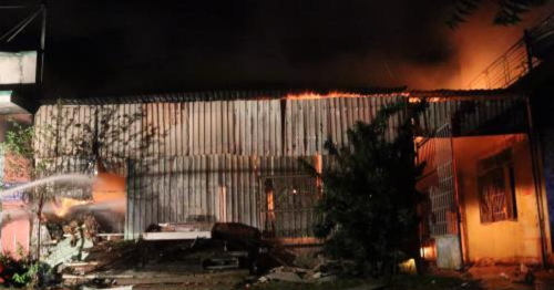 Hoả hoạn thiêu rụi kho chứa hàng điện tử