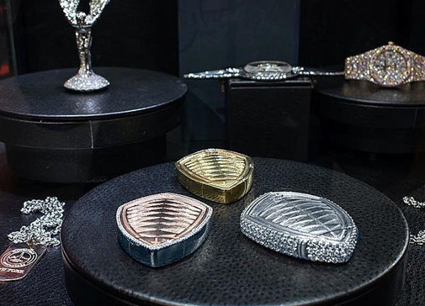 Cận cảnh chiếc chìa khoá có giá đắt hơn cả xế sang, chỉ vỏn vẹn 5,7 tỷ đồng 