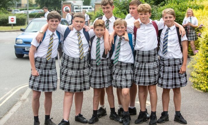 Ngôi trường 'đặc biệt': Nam sinh được tự do mặc váy đi học