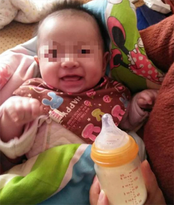 Em bé Trung quốc chào đời 4 năm sau khi cha mẹ thiệt mạng